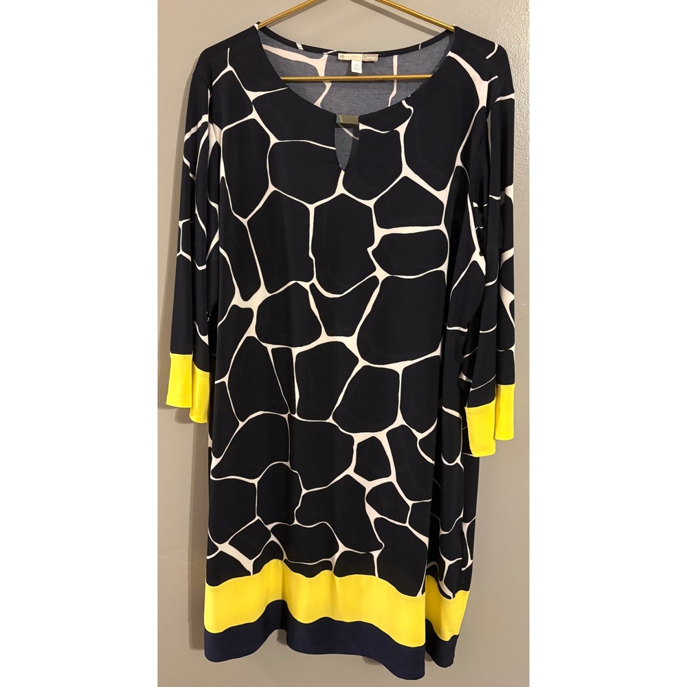 Signature Camryn Women 3XW Navy Blue Giraffe Print Yellow Colorblock Shift Dress